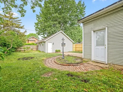 1810 Oxford Street Rockford IL 61103