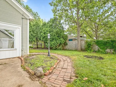 1810 Oxford Street Rockford IL 61103