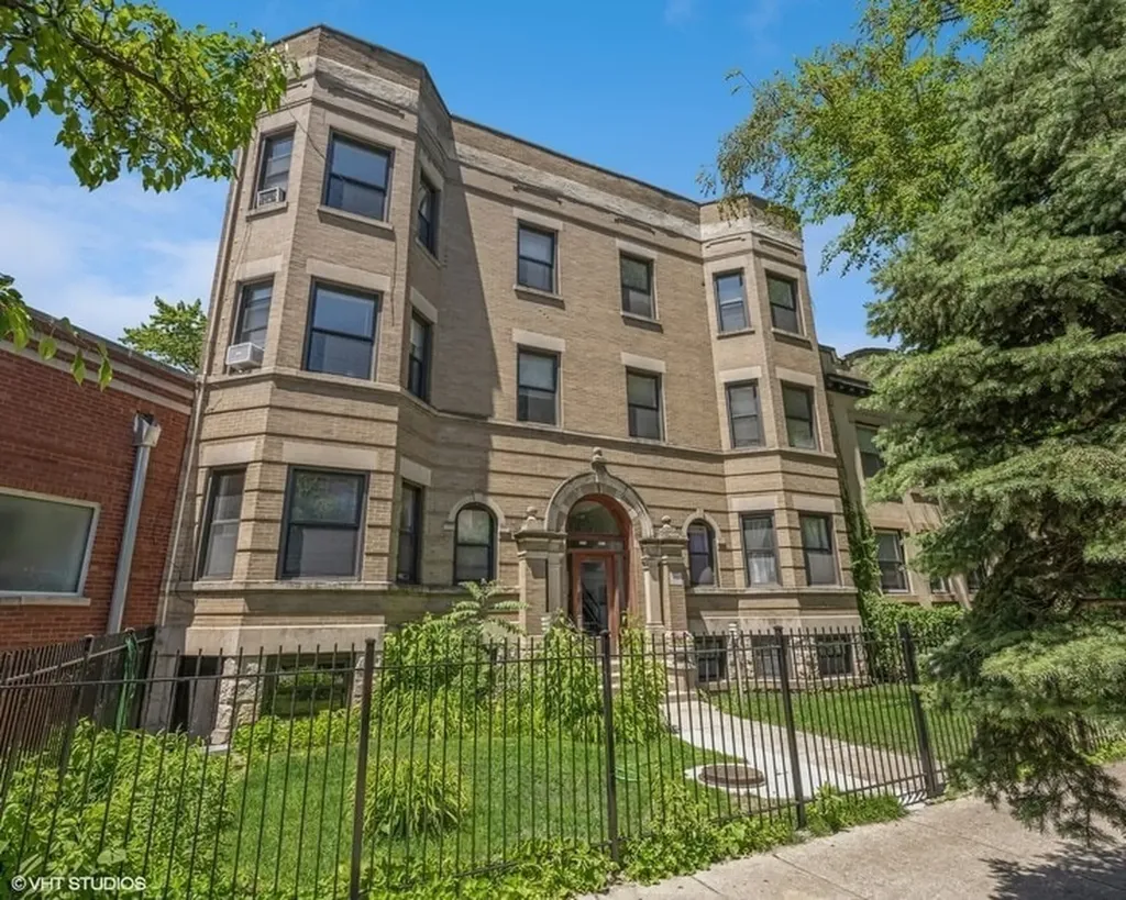 5616 North Winthrop Avenue Chicago IL 60660