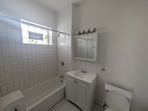 5616 North Winthrop Avenue Chicago IL 60660
