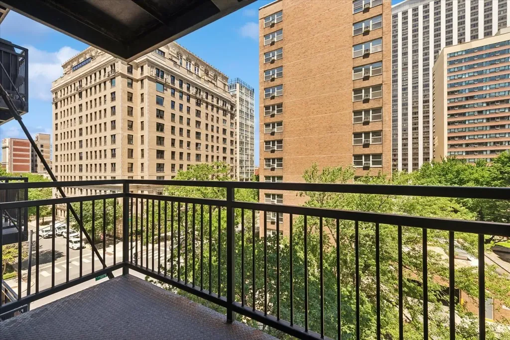 3033 North Sheridan Road Chicago IL 60657