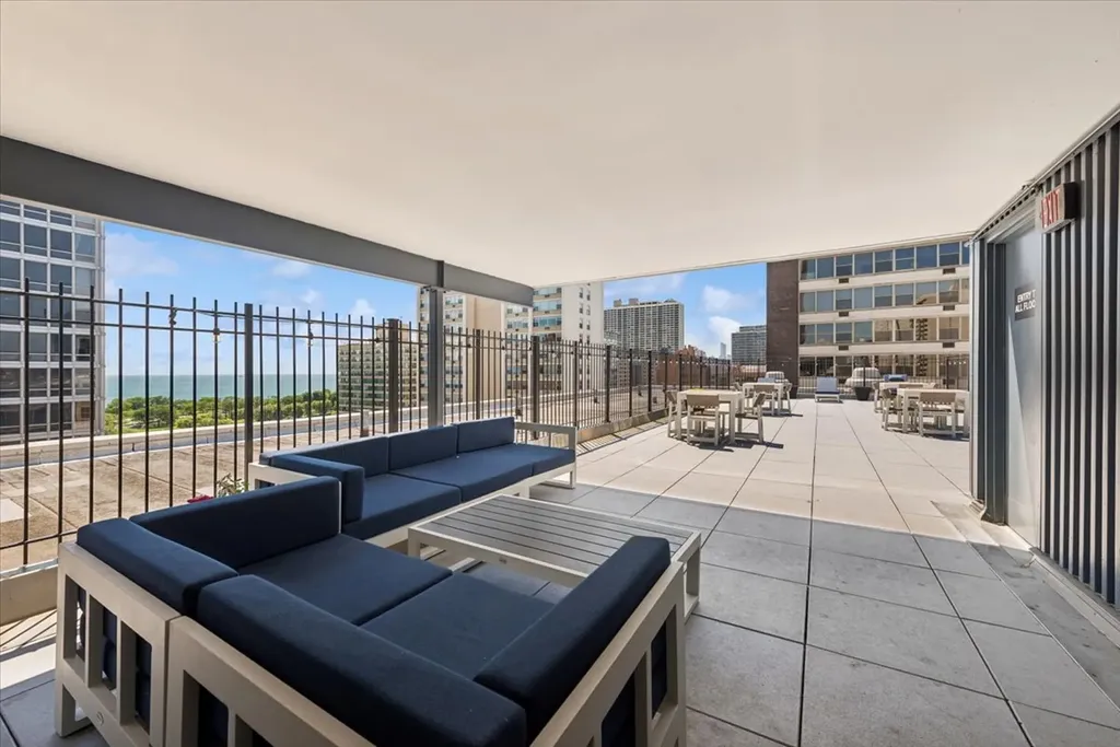 3033 North Sheridan Road Chicago IL 60657