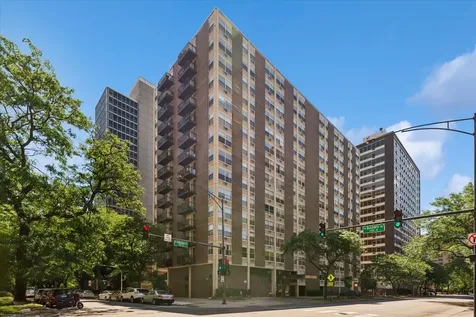 3033 North Sheridan Road Chicago IL 60657