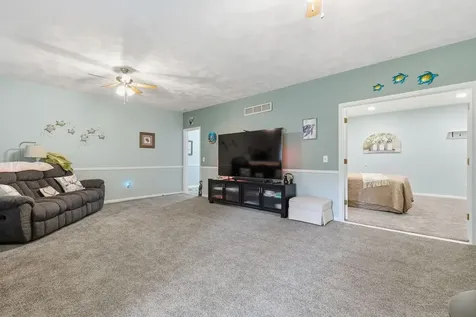 917 23RD Avenue East Moline IL 61244