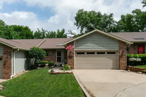 917 23RD Avenue East Moline IL 61244