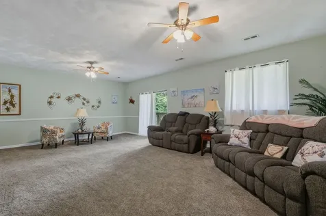 917 23RD Avenue East Moline IL 61244