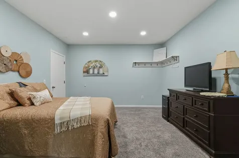 917 23RD Avenue East Moline IL 61244