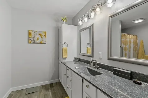 917 23RD Avenue East Moline IL 61244