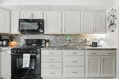 917 23RD Avenue East Moline IL 61244