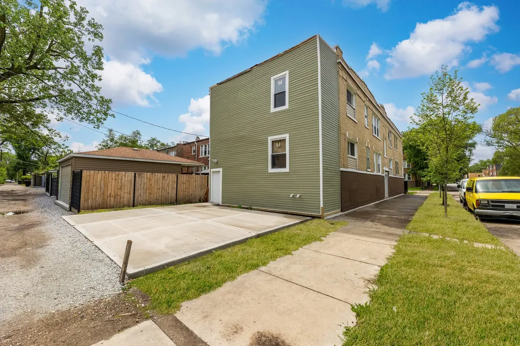 5203 South Peoria Street Chicago IL 60609