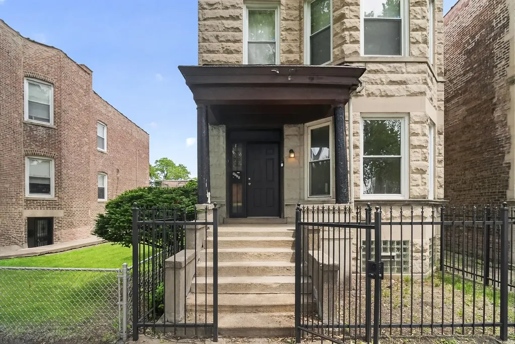 6525 South Vernon Avenue Chicago IL 60637