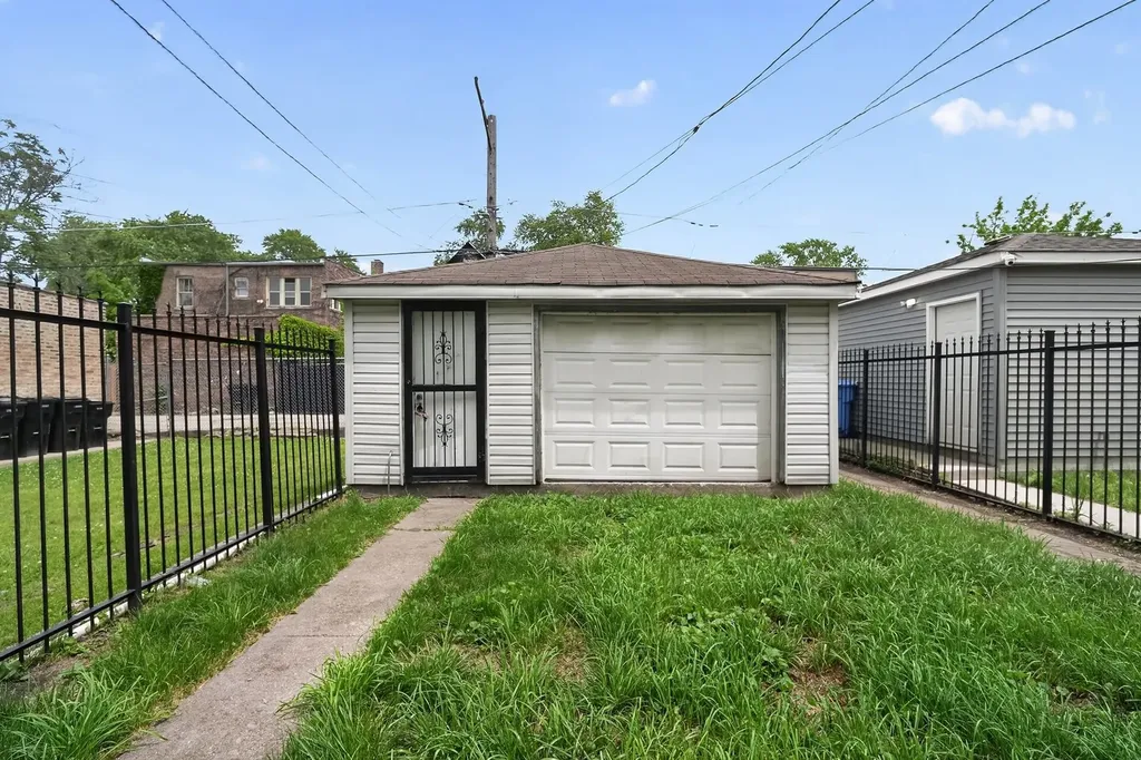 6525 South Vernon Avenue Chicago IL 60637