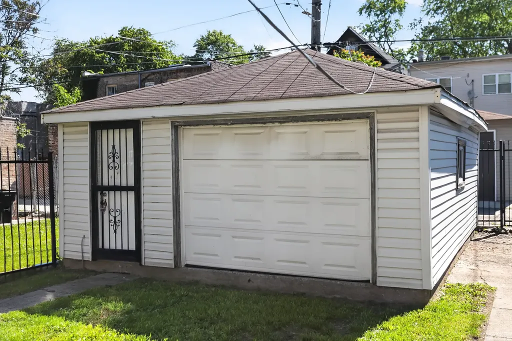 6525 South Vernon Avenue Chicago IL 60637