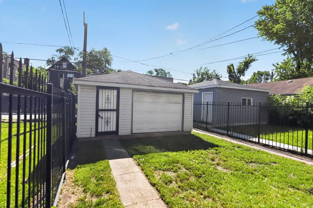 6525 South Vernon Avenue Chicago IL 60637
