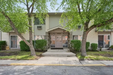 8932 Steven Drive Des Plaines IL 60016