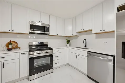 8932 Steven Drive Des Plaines IL 60016