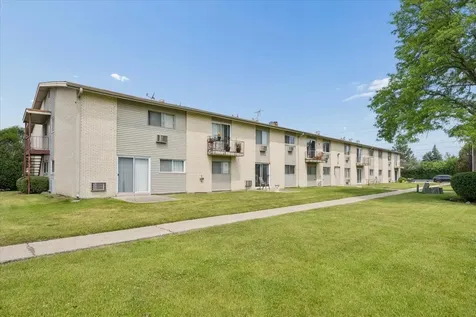 8932 Steven Drive Des Plaines IL 60016