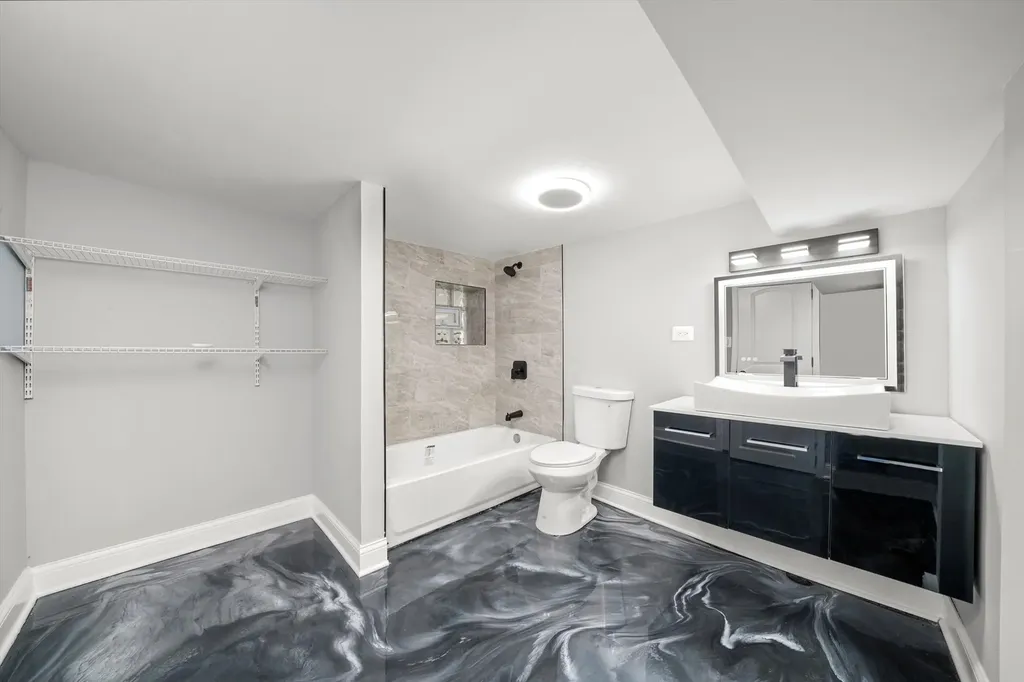 7918 South Anthony Avenue Chicago IL 60619