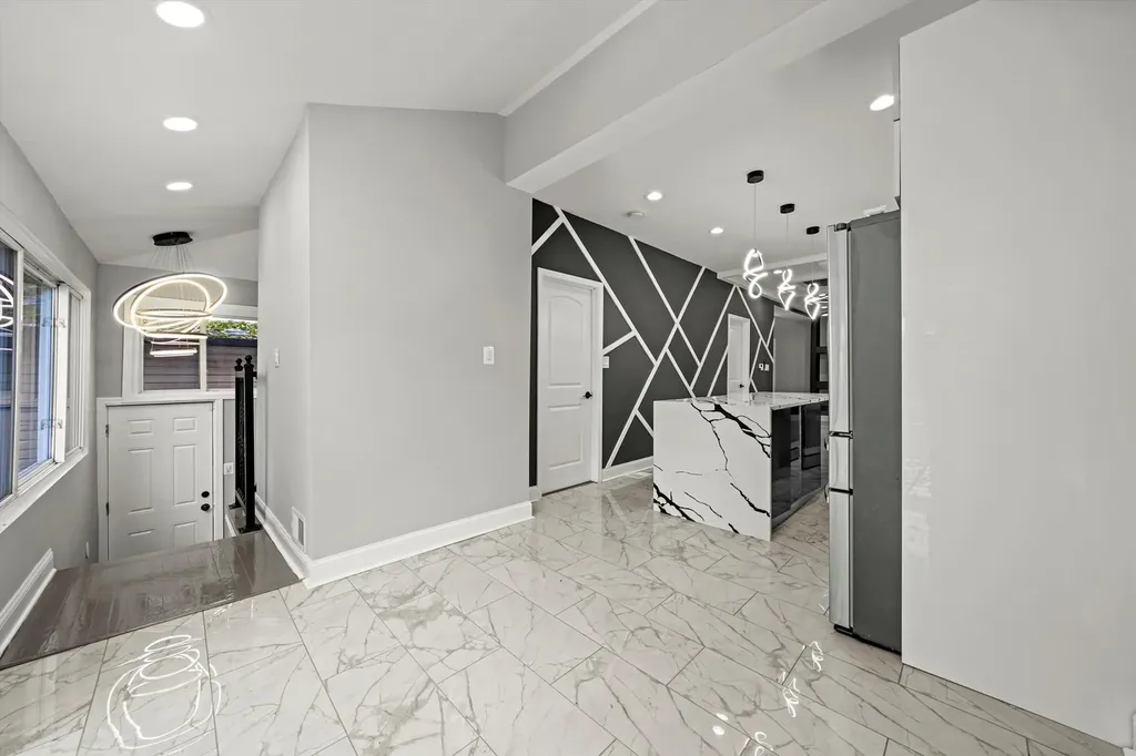 7918 South Anthony Avenue Chicago IL 60619