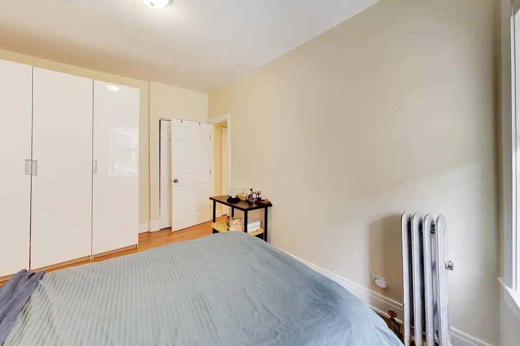 7023.5 North Sheridan Road Chicago IL 60626