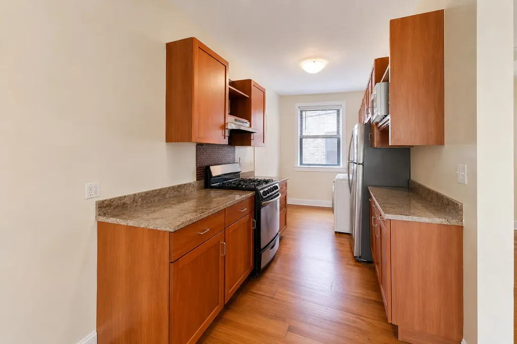7023.5 North Sheridan Road Chicago IL 60626