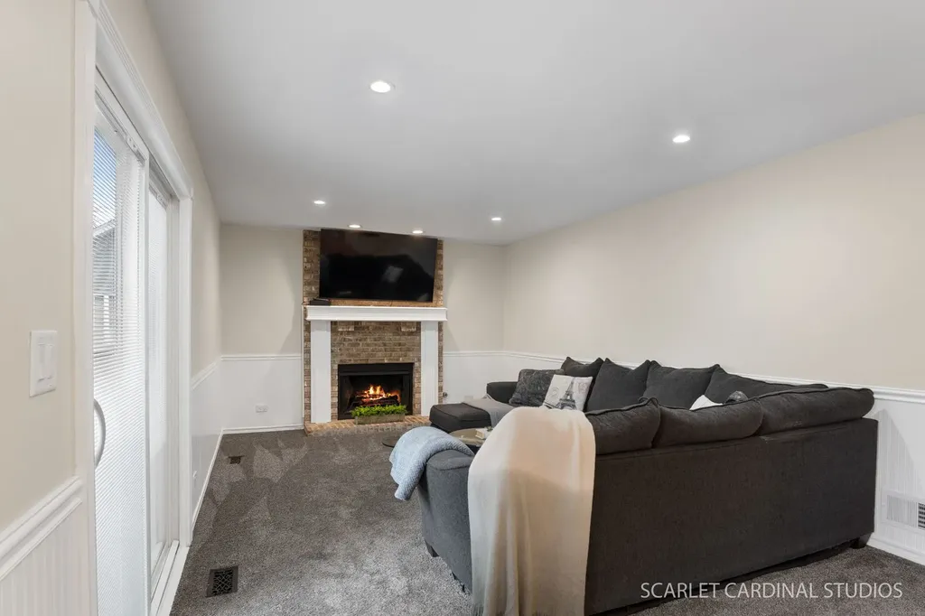 309 Foxworth Court Aurora IL 60502