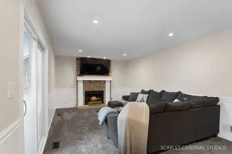 309 Foxworth Court Aurora IL 60502