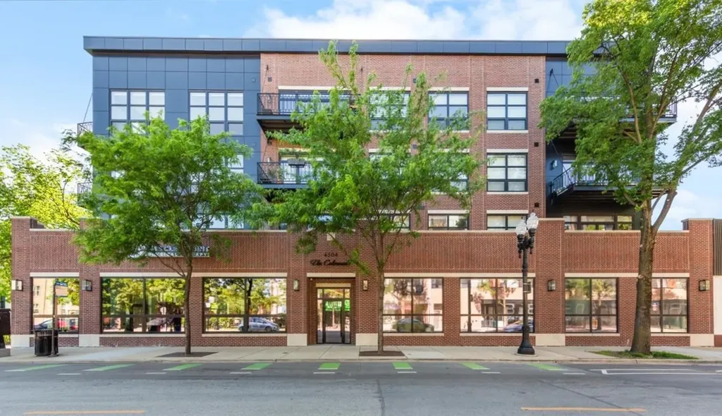 4504 North Clark Street Chicago IL 60640