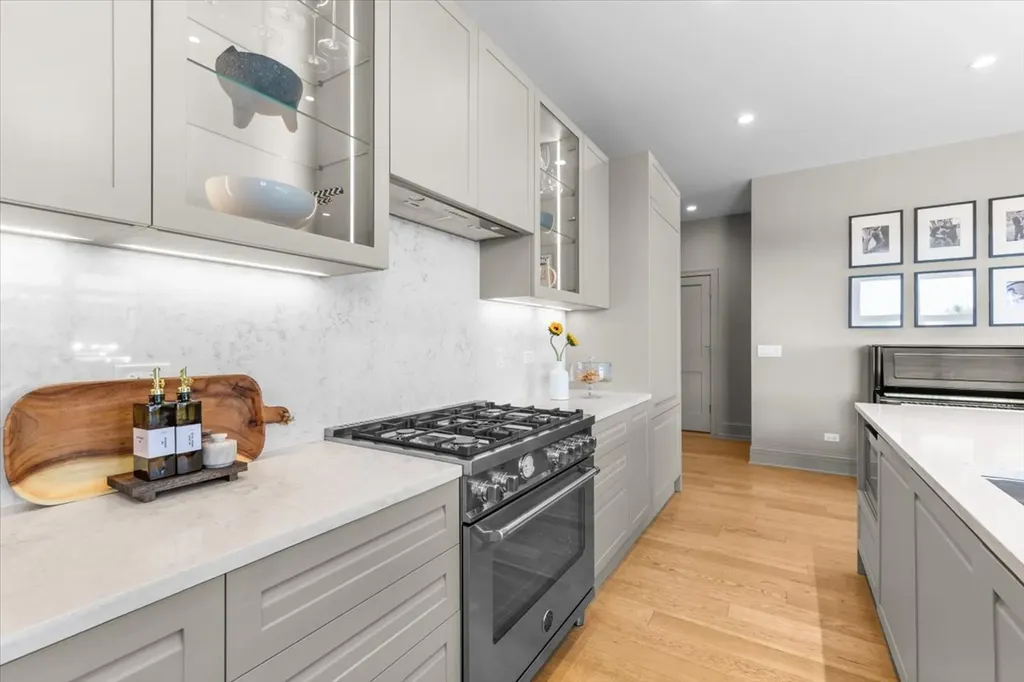 4504 North Clark Street Chicago IL 60640