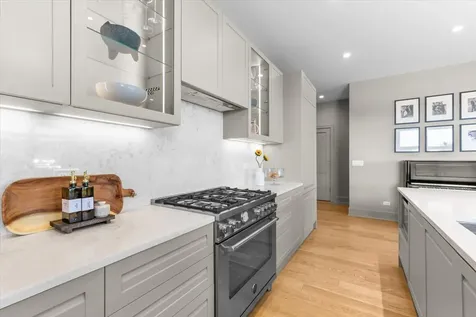 4504 North Clark Street Chicago IL 60640