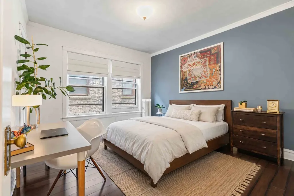 556 West Roscoe Street Chicago IL 60657