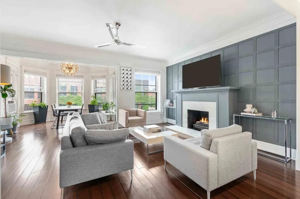 556 West Roscoe Street Chicago IL 60657