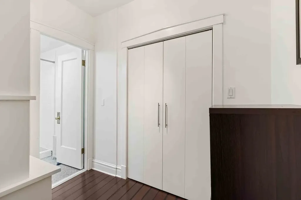 556 West Roscoe Street Chicago IL 60657