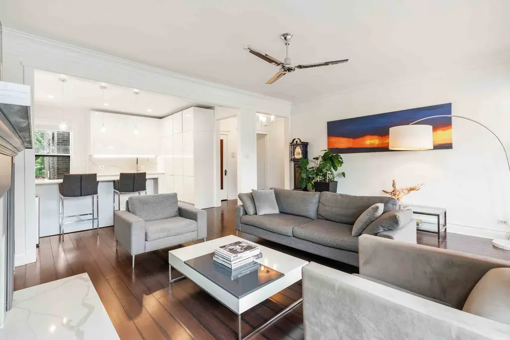 556 West Roscoe Street Chicago IL 60657