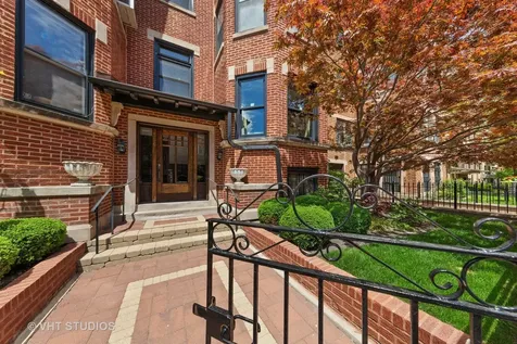 556 West Roscoe Street Chicago IL 60657