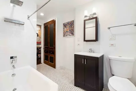 556 West Roscoe Street Chicago IL 60657