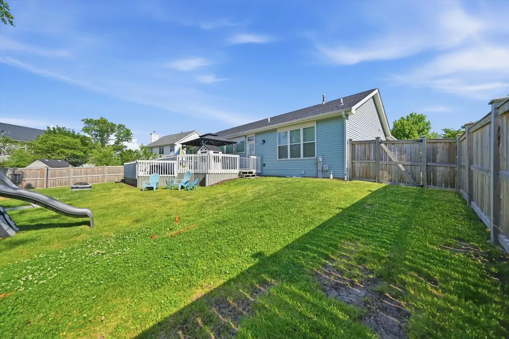 1968 School House Lane Aurora IL 60506