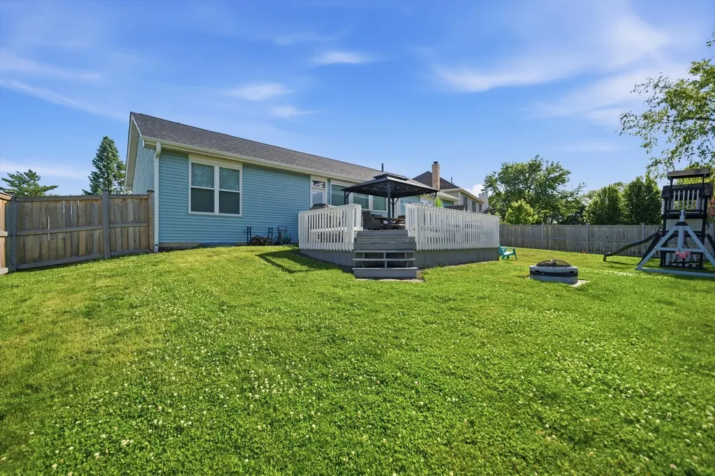 1968 School House Lane Aurora IL 60506