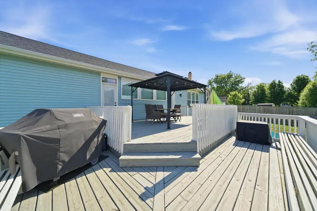 1968 School House Lane Aurora IL 60506