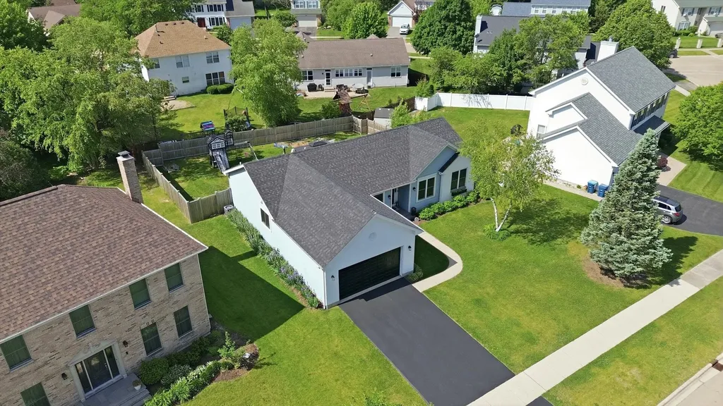 1968 School House Lane Aurora IL 60506