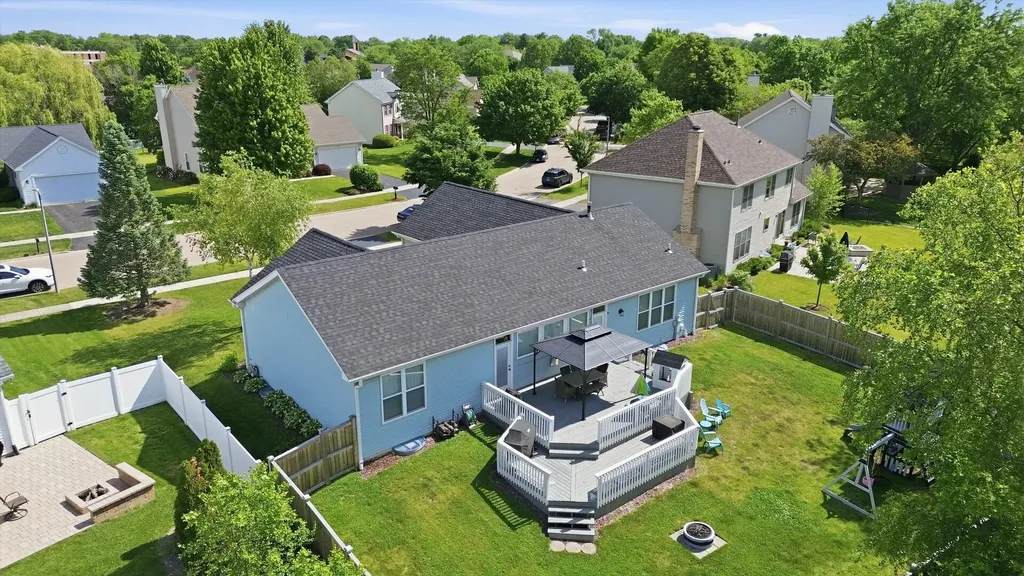 1968 School House Lane Aurora IL 60506