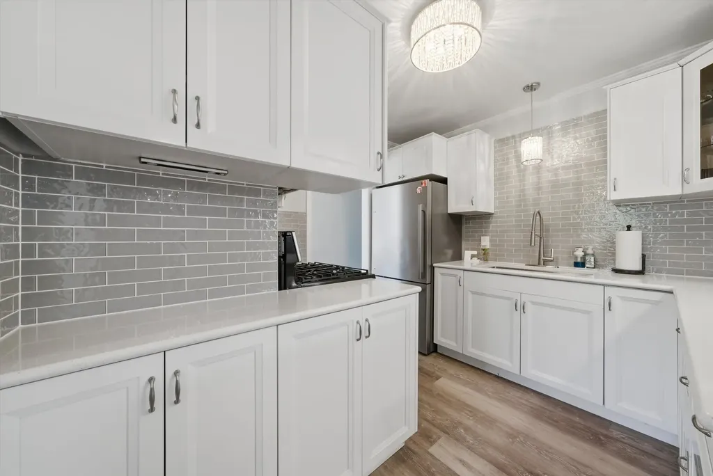 8411 South Knox Avenue Chicago IL 60652