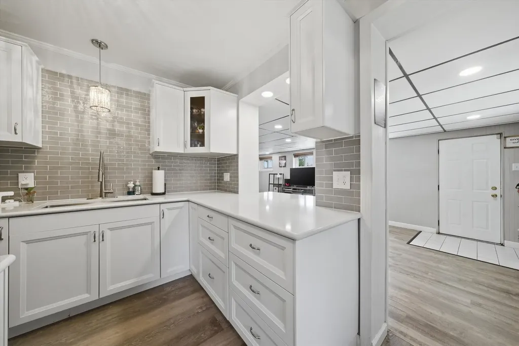 8411 South Knox Avenue Chicago IL 60652