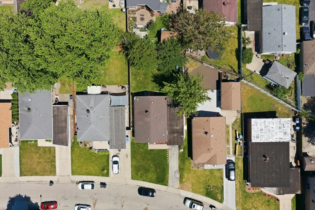 8411 South Knox Avenue Chicago IL 60652