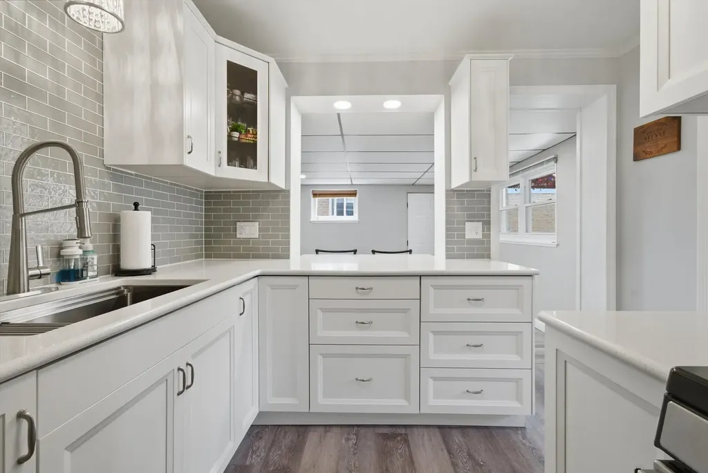 8411 South Knox Avenue Chicago IL 60652