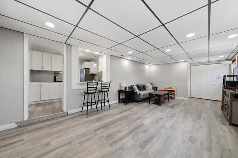 8411 South Knox Avenue Chicago IL 60652