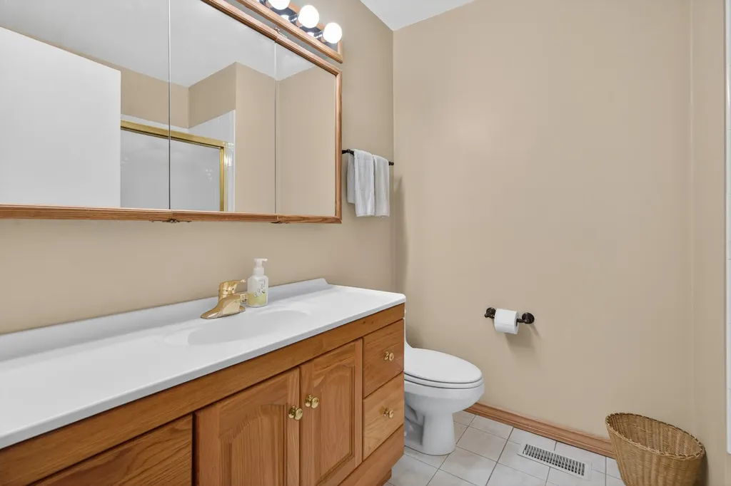433 North Ashbury Avenue Bolingbrook IL 60440