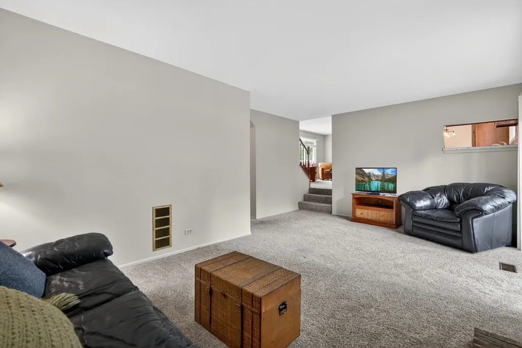 433 North Ashbury Avenue Bolingbrook IL 60440