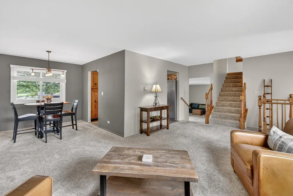 433 North Ashbury Avenue Bolingbrook IL 60440