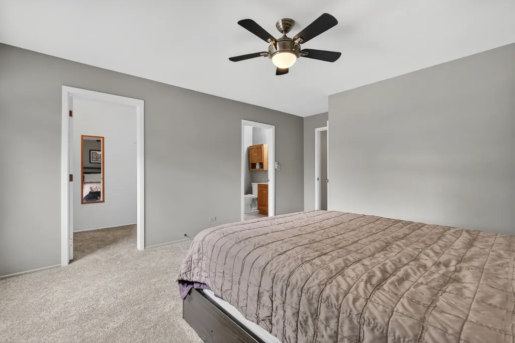 433 North Ashbury Avenue Bolingbrook IL 60440